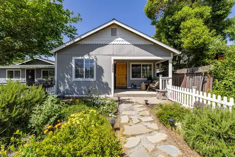 Exterior - 222 D St, Lincoln, CA 95648 photo 2 of 10