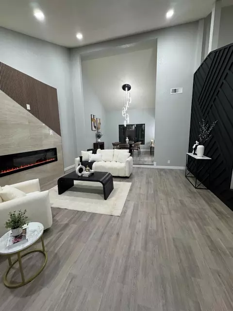 Living - 513 Tarland Ln, Patterson, CA 95363 photo 4 of 5