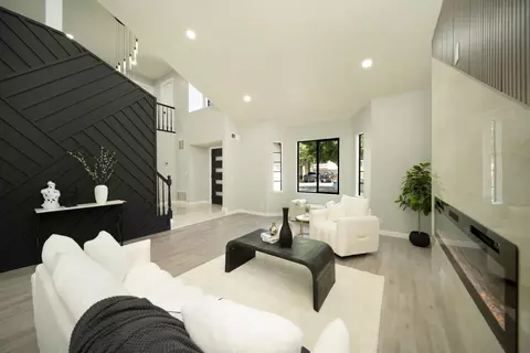 Living - 513 Tarland Ln, Patterson, CA 95363 photo 2 of 5