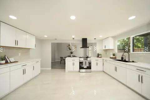 Kitchen - 513 Tarland Ln, Patterson, CA 95363 photo 2 of 2