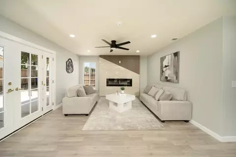 Living - 513 Tarland Ln, Patterson, CA 95363 photo 5 of 5
