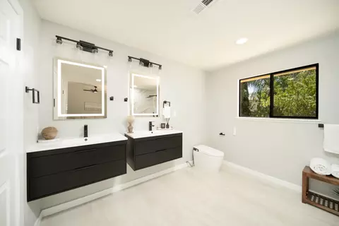 Bath - 513 Tarland Ln, Patterson, CA 95363 photo 3 of 5