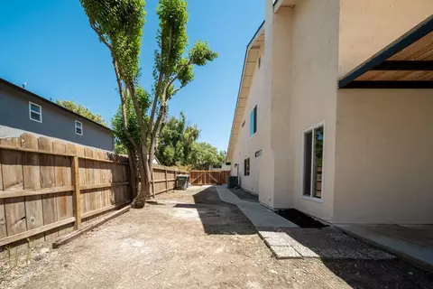 Exterior - 513 Tarland Ln, Patterson, CA 95363 photo 5 of 6