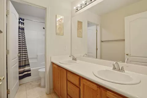 Bath - 1892 Placid Dr, Tracy, CA 95304 photo 5 of 6