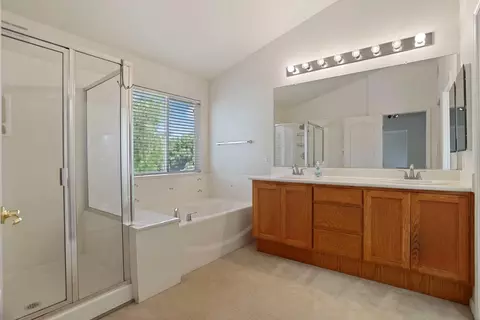 Bath - 1892 Placid Dr, Tracy, CA 95304 photo 2 of 6