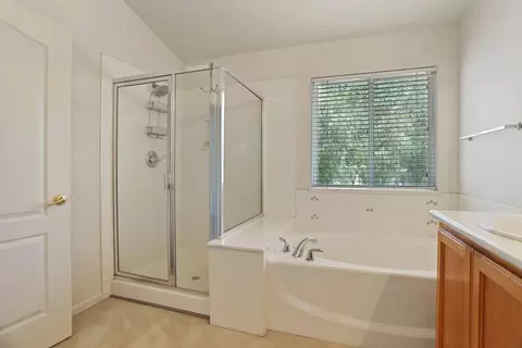 Bath - 1892 Placid Dr, Tracy, CA 95304 photo 3 of 6