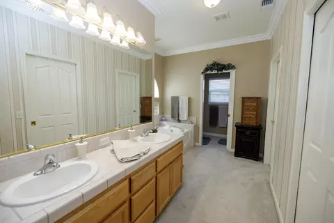 Bath - 2813 Kingman Ct, Modesto, CA 95355 photo 3 of 9