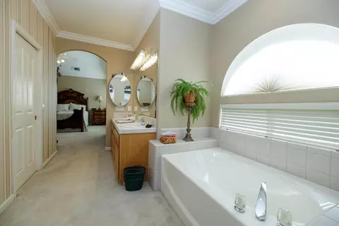 Bath - 2813 Kingman Ct, Modesto, CA 95355 photo 5 of 9