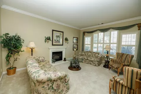 Living - 2813 Kingman Ct, Modesto, CA 95355 photo 3 of 7