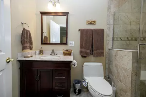 Bath - 2813 Kingman Ct, Modesto, CA 95355 photo 1 of 9