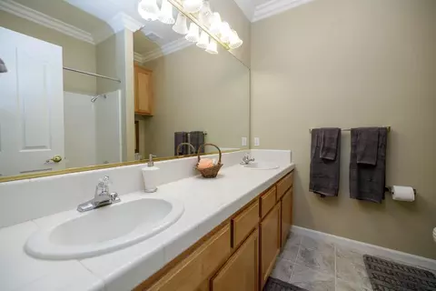 Bath - 2813 Kingman Ct, Modesto, CA 95355 photo 8 of 9