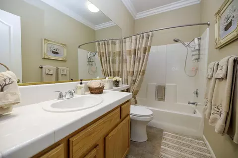 Bath - 2813 Kingman Ct, Modesto, CA 95355 photo 6 of 9