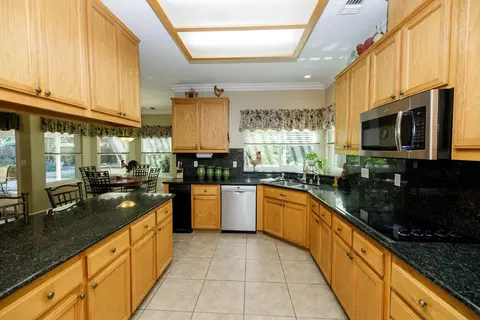 Kitchen - 2813 Kingman Ct, Modesto, CA 95355 photo 4 of 5