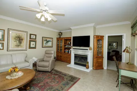 Living - 2813 Kingman Ct, Modesto, CA 95355 photo 5 of 7
