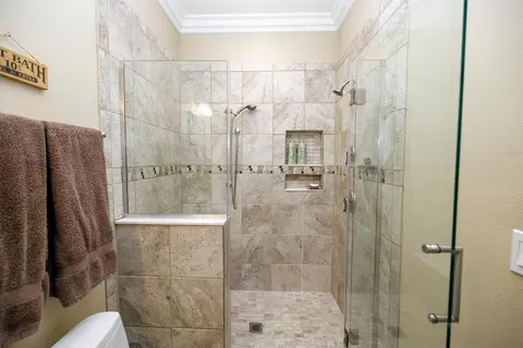 Bath - 2813 Kingman Ct, Modesto, CA 95355 photo 2 of 9
