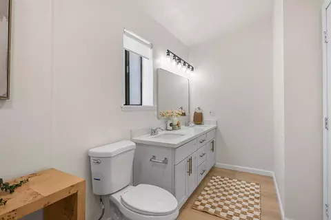 Bath - 4121 Vista Way, Davis, CA 95618 photo 2 of 4