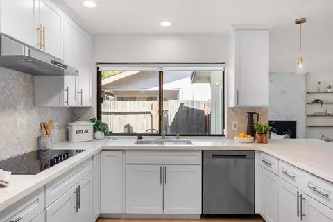 Kitchen - 4121 Vista Way, Davis, CA 95618 photo 4 of 4