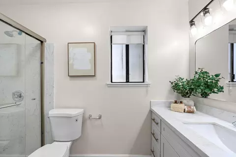 Bath - 4121 Vista Way, Davis, CA 95618 photo 4 of 4