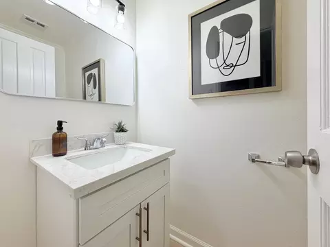 Bath - 4121 Vista Way, Davis, CA 95618 photo 1 of 4