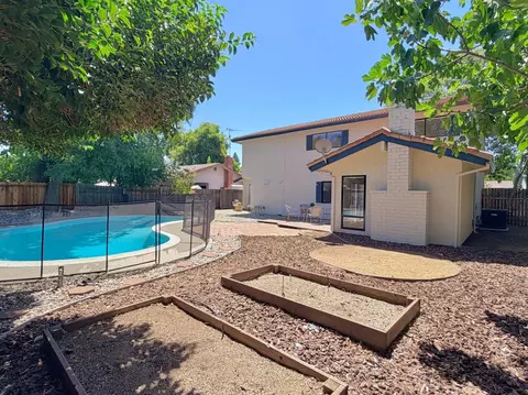 Exterior - 4121 Vista Way, Davis, CA 95618 photo 11 of 13