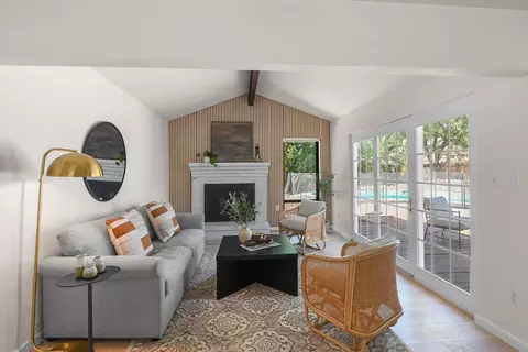 Living - 4121 Vista Way, Davis, CA 95618 photo 3 of 4