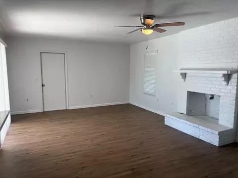 Living - 1272 Eastridge Pl, Manteca, CA 95336 photo 2 of 3