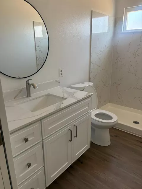 Bath - 1272 Eastridge Pl, Manteca, CA 95336 photo 2 of 4