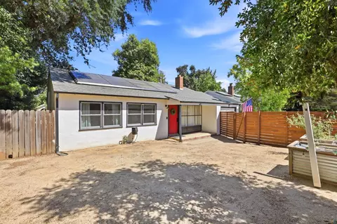 Exterior - 832 L St, Davis, CA 95616 photo 2 of 12