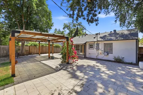 Exterior - 832 L St, Davis, CA 95616 photo 5 of 12