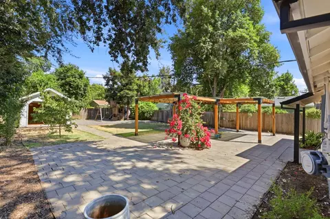 Exterior - 832 L St, Davis, CA 95616 photo 3 of 12