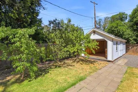 Exterior - 832 L St, Davis, CA 95616 photo 7 of 12