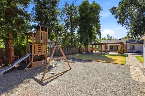 Exterior - 832 L St, Davis, CA 95616 photo 9 of 12