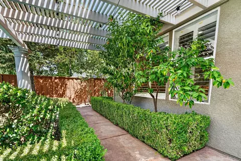 Exterior - 1739 Portola Ct, Davis, CA 95616 photo 5 of 8