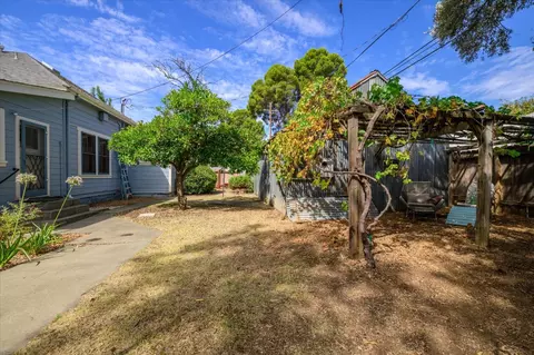 Exterior - 213 Main St, Winters, CA 95694 photo 10 of 12