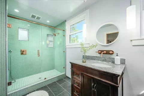Bath - 213 Main St, Winters, CA 95694 photo 2 of 4