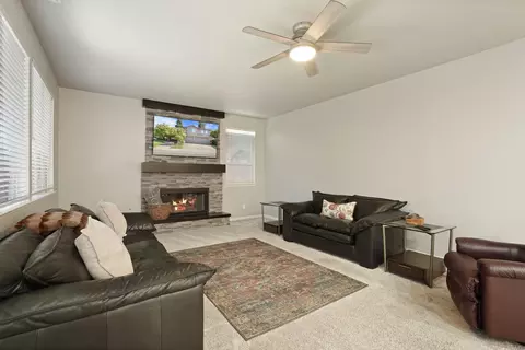 Living - 1544 Jasmine Way, Lodi, CA 95242 photo 2 of 6