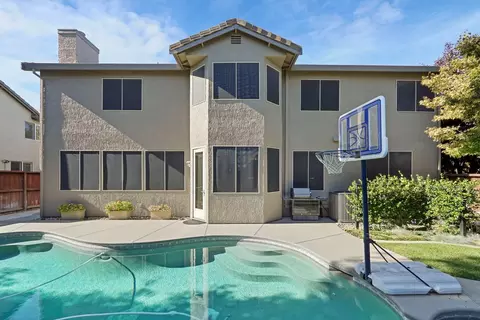 Exterior - 1544 Jasmine Way, Lodi, CA 95242 photo 6 of 10