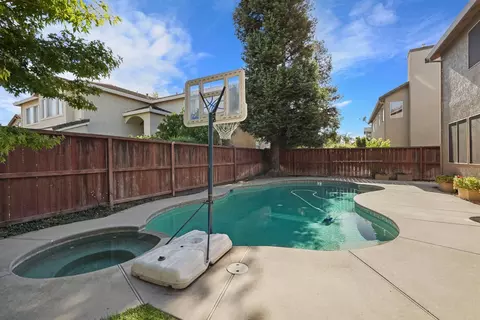 Exterior - 1544 Jasmine Way, Lodi, CA 95242 photo 9 of 10