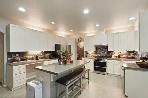 Kitchen - 1544 Jasmine Way, Lodi, CA 95242 photo 2 of 5