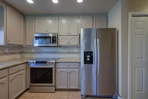 Kitchen - 19781 1st St, Hilmar, CA 95324 photo 4 of 5