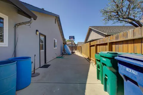 Exterior - 19781 1st St, Hilmar, CA 95324 photo 11 of 12