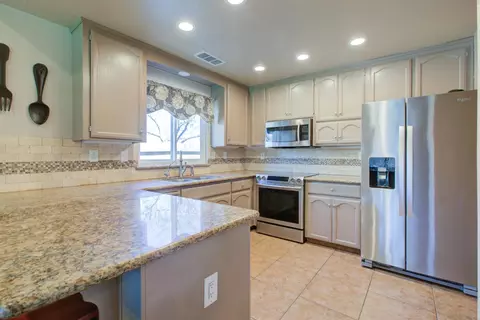 Kitchen - 19781 1st St, Hilmar, CA 95324 photo 2 of 5