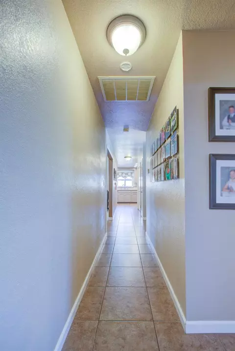 Entry Way - 19781 1st St, Hilmar, CA 95324 photo 4 of 6