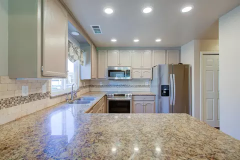 Kitchen - 19781 1st St, Hilmar, CA 95324 photo 3 of 5