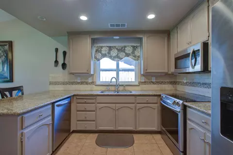 Kitchen - 19781 1st St, Hilmar, CA 95324 photo 1 of 5