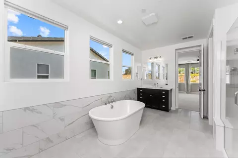 Bath - 3166 Sofia Dr, Lincoln, CA 95648 photo 3 of 5
