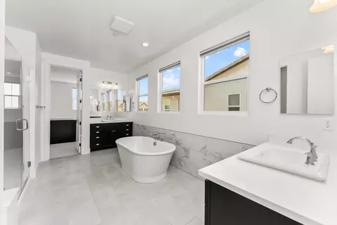 Bath - 3166 Sofia Dr, Lincoln, CA 95648 photo 2 of 5
