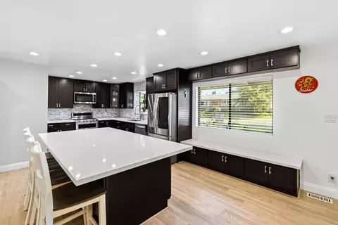 Kitchen - 5108 Laurelview Ave, Carmichael, CA 95608 photo 4 of 5