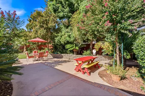Exterior - 5108 Laurelview Ave, Carmichael, CA 95608 photo 5 of 17