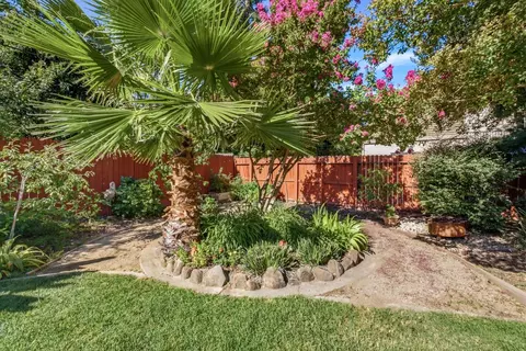 Exterior - 5108 Laurelview Ave, Carmichael, CA 95608 photo 8 of 17